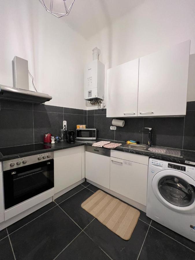 Centrally-Located Authentic Apartment Vienna Luaran gambar