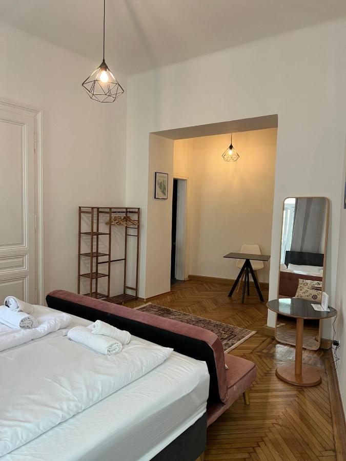 Centrally-Located Authentic Apartment Vienna Luaran gambar