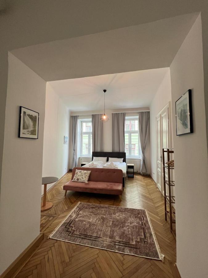 Centrally-Located Authentic Apartment Vienna Luaran gambar