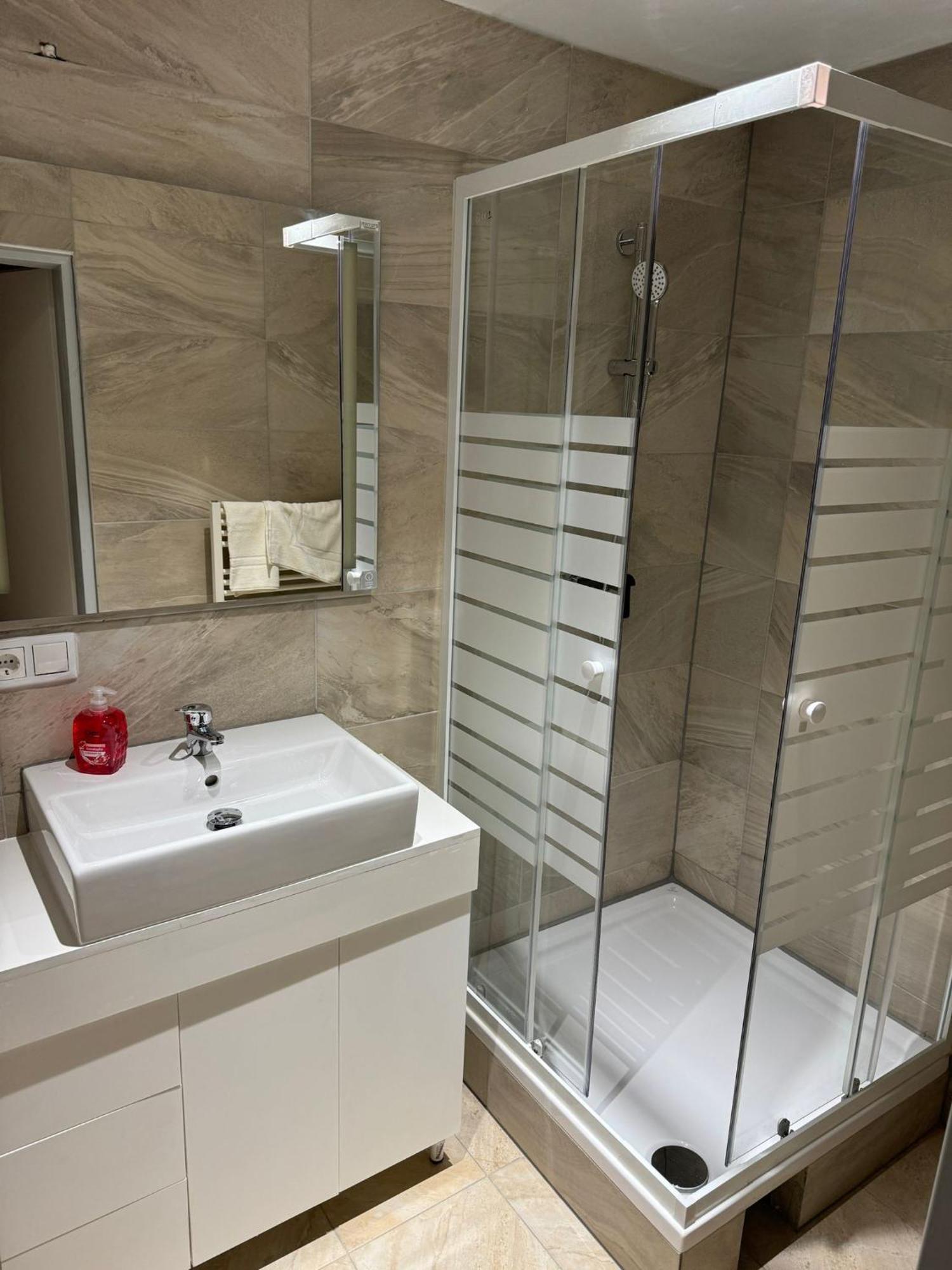 Centrally-Located Authentic Apartment Vienna Luaran gambar